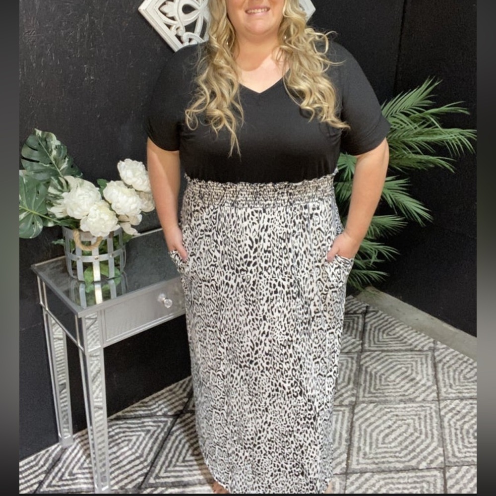 Ivory leopard print elastic waistband maxi skirt